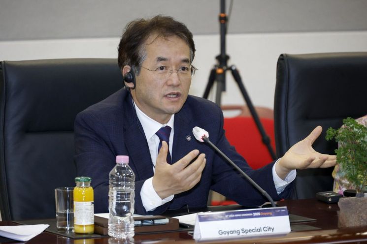 이동환 고양특례시장이 24일 아시아·태평양 최대 규모의 지방정부 국제회의인 '2025 제10차 세계지방정부연합 아시아·태평양지부(UCLG ASPAC) 고양 총회'에서 인사말을 하고 있다. 고양특례시 제공