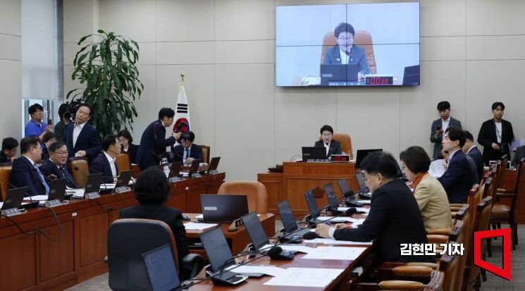 국회 기재위, 롯데지주 사장·팀플러스 대표 증인 채택