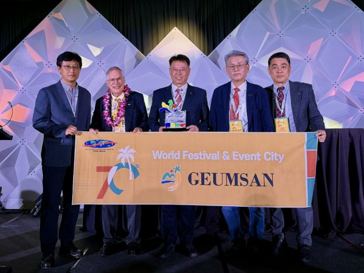 사진 가운데가 허창덕 금산군 부군수(사진=금산군 제공)