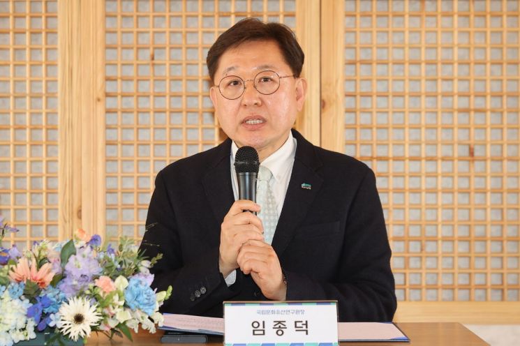 Correcting Misinformation on Korean Cultural Heritage Provided by AI