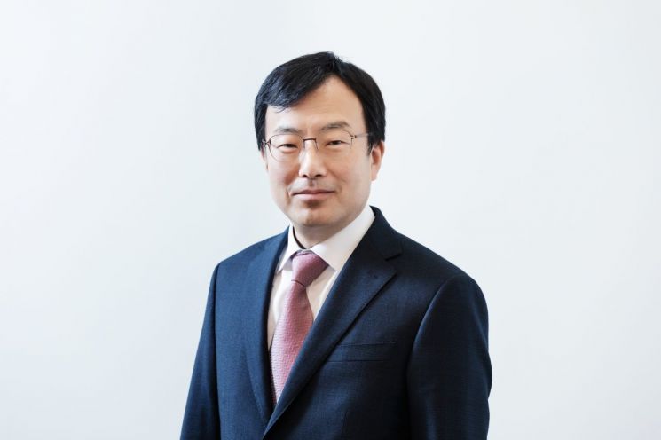 LG Display CTO Yoon Sooyoung Awarded Silver Tower Order of Industrial Service Merit...First to Commercialize Large-Size OLED