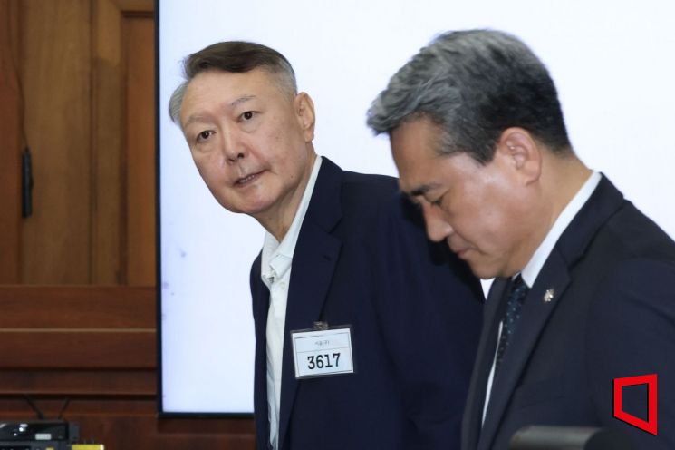 윤석열 전 대통령이 26일 서울 서초동 서울중앙지법에서 열린 특수공무집행방해 혐의 재판에 출석하고 있다. ＜2025. 09.26 사진공동취재단＞