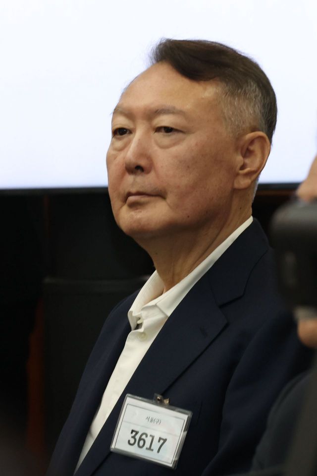 尹, 100일 만에 연봉 2.5배 '영치금' 받아…180번 찾았다