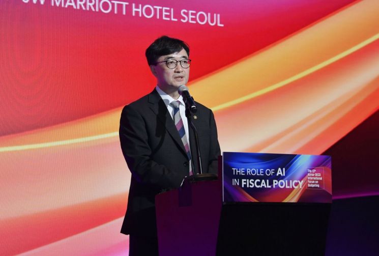 Korea-OECD International Fiscal Forum Held... Vice Minister of Economy and Finance: "Actively Applying AI to Fiscal Policy"