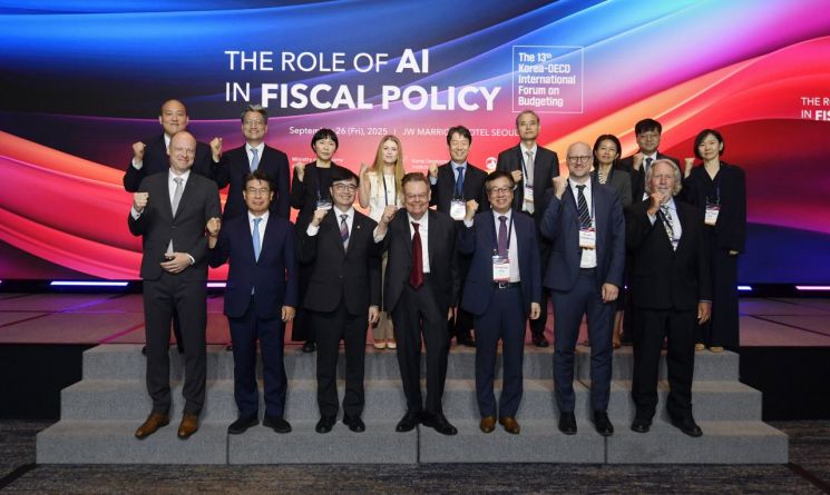 Korea-OECD International Fiscal Forum Held... Vice Minister of Economy and Finance: "Actively Applying AI to Fiscal Policy"