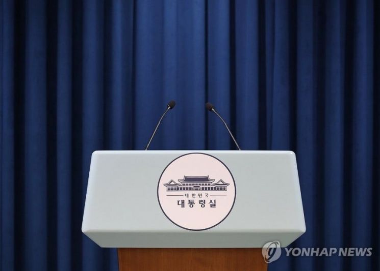 "청탁·특정인 출입 특혜"…대통령실, 이영호 비서관 문책성 면직