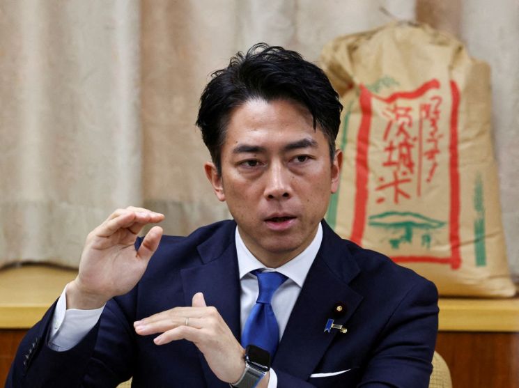 논란이 확산하자 고이즈미 농림수산상은 "응원의 메시지를 늘리고 싶었던 생각이었다고 들었다"며 "참고 예에 지나친 표현이 있어 적당하지 않았다"고 밝혔다. 로이터연합뉴스