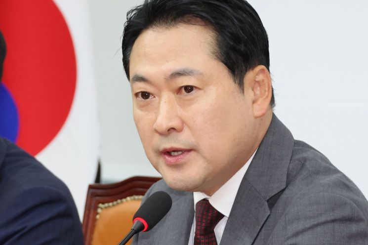 장동혁 국민의힘 대표가 27일 서울 여의도 국회에서 기자간담회를 하고 있다. 연합뉴스