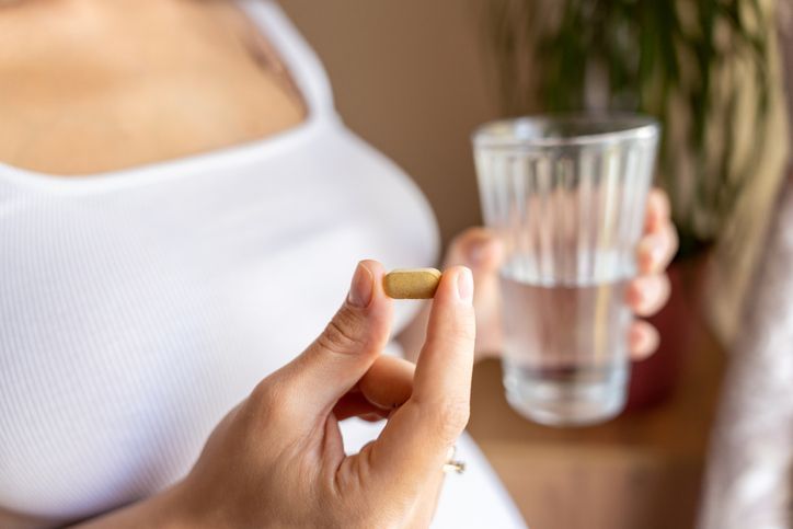 손님에게 사용기간 지난 해열진통제 준 약사…법원 "무죄"