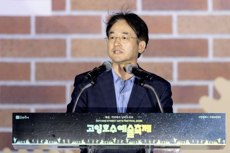 [포토] '고양호수예술축제' 개막…화려한 ‘불꽃극·드론 라이트 쇼’ 