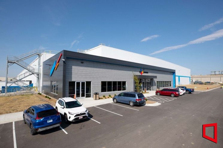 CJ대한통운은 미국 캔자스주 뉴센추리에 2만7035㎡(약 8178평) 규모의 콜드체인 물류센터를 구축했다고 28일 밝혔다. CJ대한통운