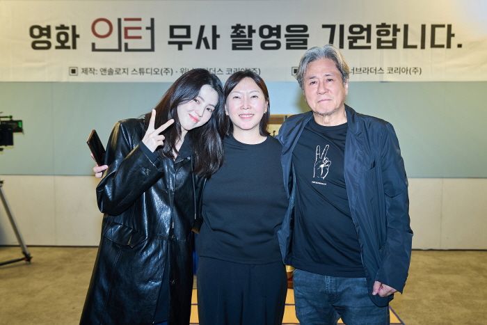 왼쪽부터 배우 한소희, 김도영 감독, 배우 최민식