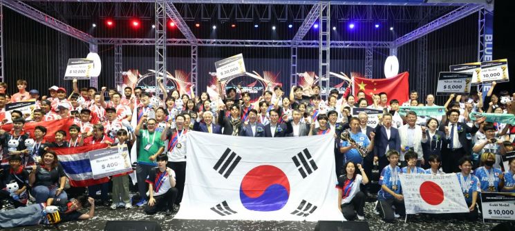 지난 25~28일 4일간 전주월드컵경기장 일원에서 펼쳐진 '2025 전주드론축구월드컵'이 성황리에 마무리됐다. 전주시 제공