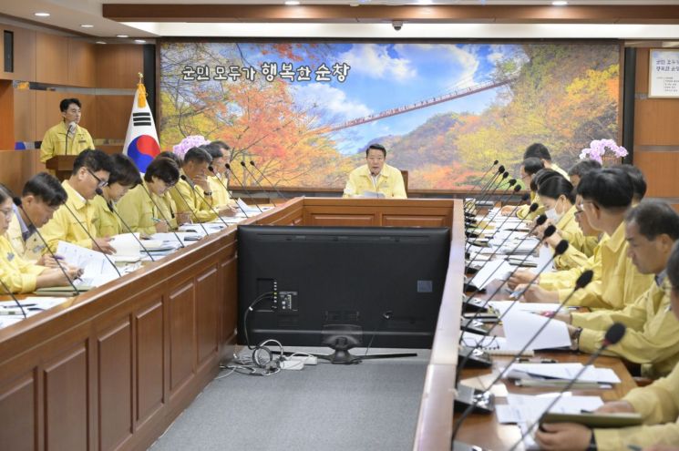 최영일 순창군수가 29일 국가정보자원관리원 대전 본원 화재로 인해 전국적으로 공공 정보시스템 장애가 속출한 가운데 긴급 대책회의를 소집하고 대응에 나섰다.