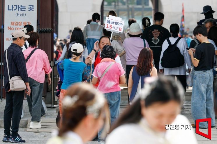 "한국은 비싸고 볼 거 없잖아요"…20대 절반은 해외여행 선호