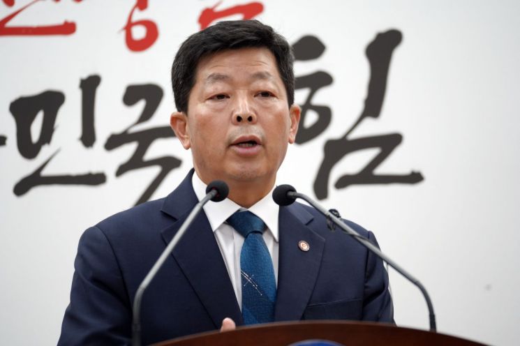 박정주 충남도 행정부지사가 29일 기자회견을 열고 충남도의 주요 정보시스템이 국가정보관리원 화재로 장애가 발생해 도민들의 불편이 우려된다고 밝혔다.