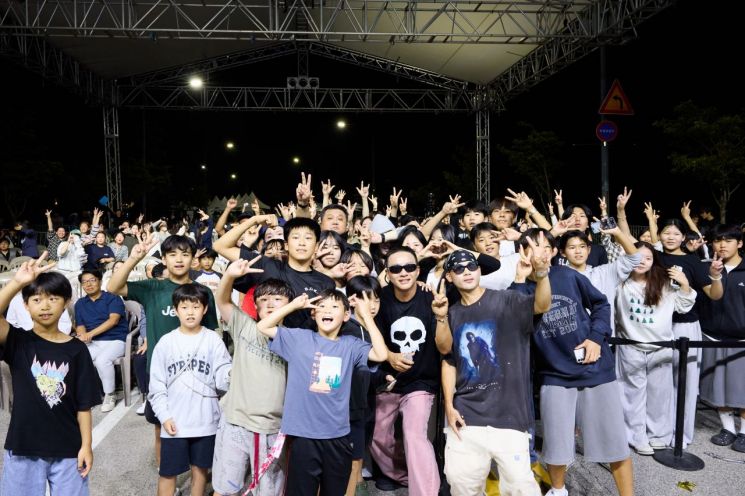 시민들이 지난 28일 열린 '2025년 제7회 양주 천만송이 천일홍 축제'를 즐기고 있다. 양주시 제공