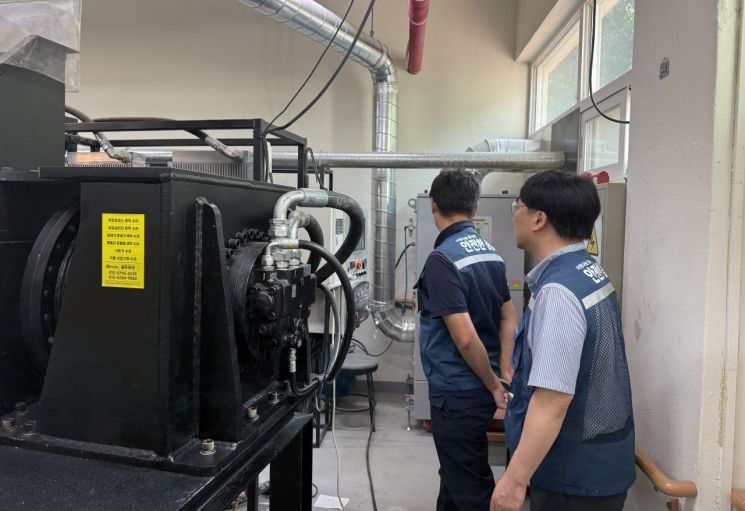 안전보건공단 경남동부지사가 추석맞이 사회복지시설 안전점검을 실시하고 있다. 안전보건공단 제공