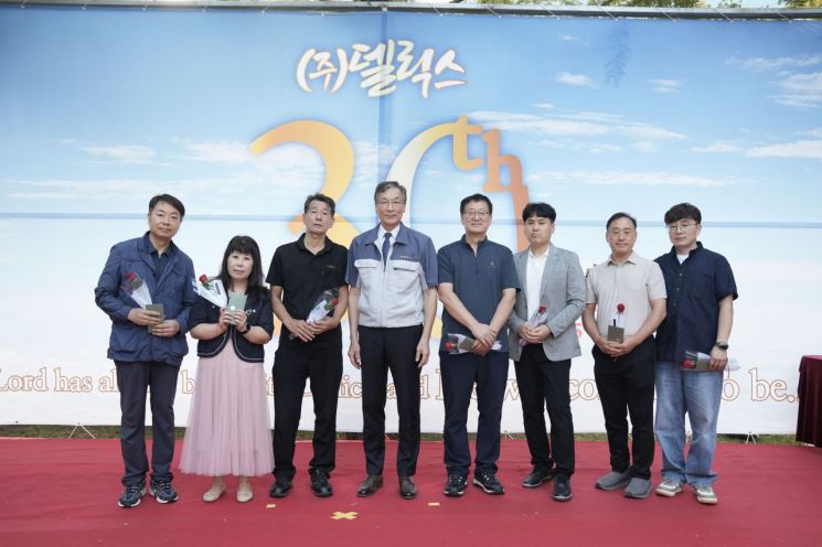 주식회사 델릭스 창립 30주년 기념식 단체 사진.