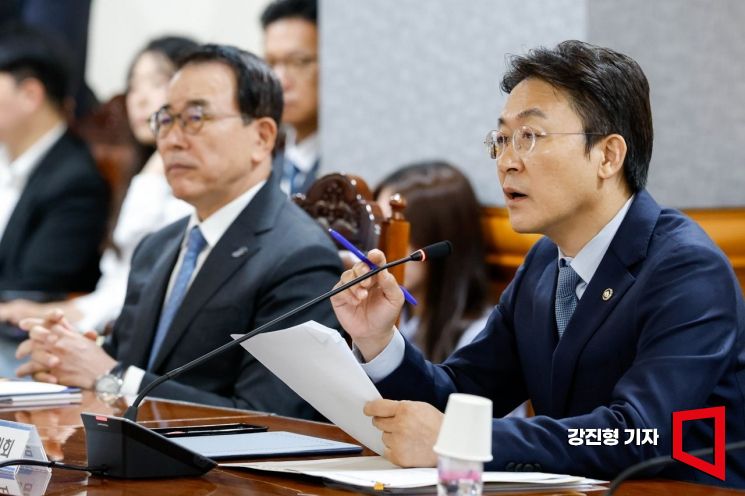 [일문일답]"동전주 퇴출 진작했어야…시장 깨끗이 정리할 것"