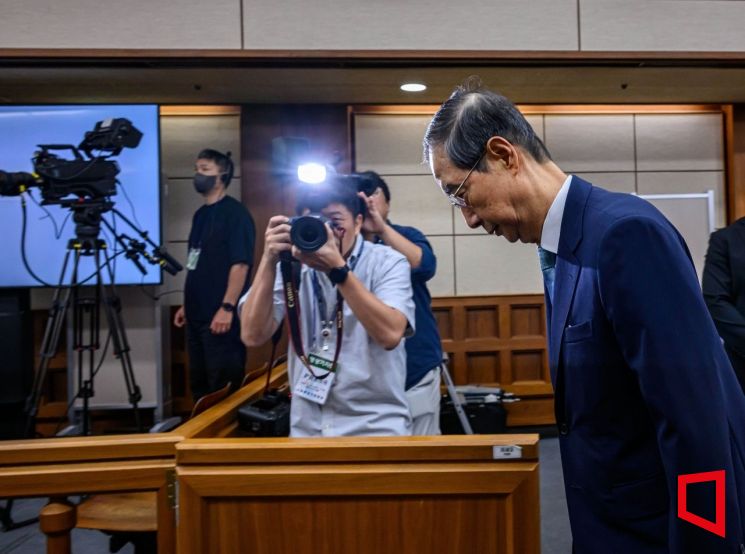 "尹 관료 중 첫 번째 유죄", "구형보다 형량 높아"…외신도 주목한 한덕수 판결