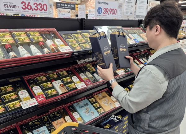 "명절직전이 대목"…이마트, 핸드캐리형 선물세트 운영