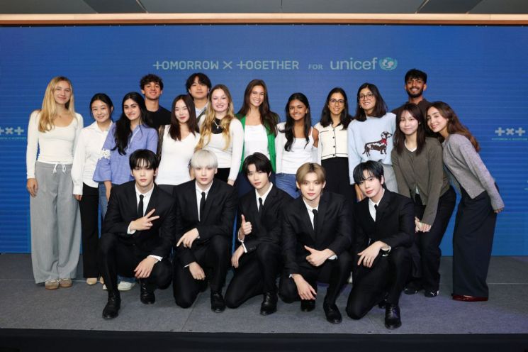 투모로우바이투게더·빅히트 뮤직, 유니세프에 140만 달러 기부…마음건강 지원 나서
