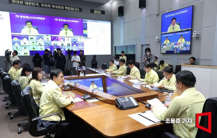 윤호중 행정안전부 장관이 1일 서울 종로구 정부서울청사에서 열린 국가정보자원관리원 행정정보 시스템 화재 관련 중앙재난안전대책본부 회의에 참석, 발언하고 있다. 2025.10.1 조용준 기자