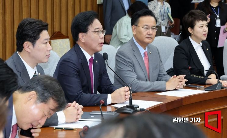 송언석 국민의힘 원내대표가 1일 국회에서 열린 상임위원장 및 간사단 회의에서 발언하고 있다. 2025.10.1 김현민 기자
