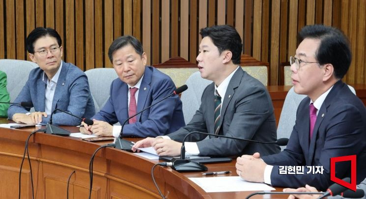 [포토] 진종오 "與 '종교단체 경선활용' 통일교 개입"