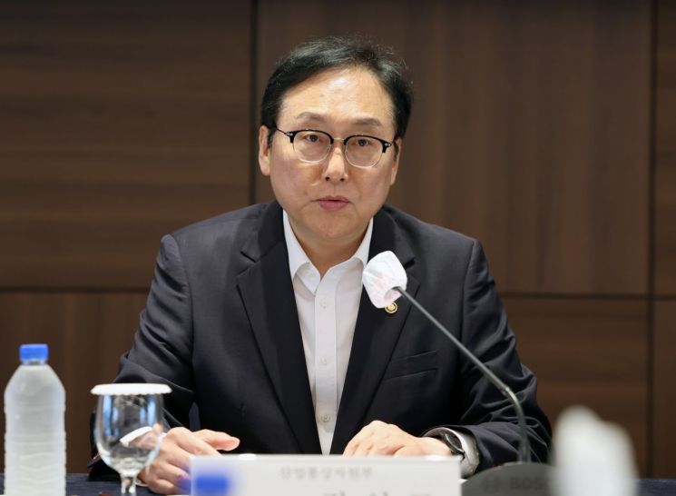 [시장의 맥]러트닉 상무장관에게 계속 매달릴 것인가?