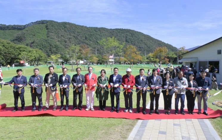 순창군이 1일 금정 체육공원에 18홀 규모의 쌍치 파크골프장을 개장했다. 순창군 제공