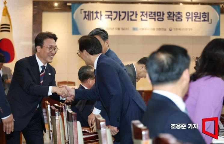[포토] 김민석 총리, 제1차 국가기관 전력망 확충 위원회 참석
