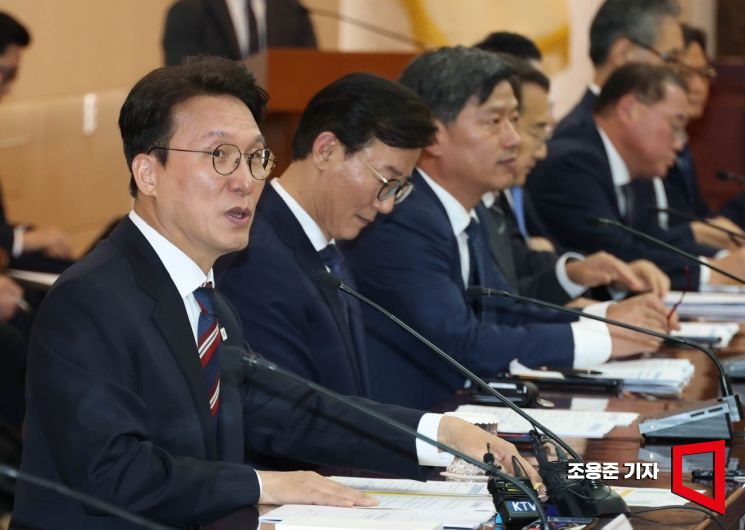김민석 국무총리가 1일 서울 종로구 정부서울청사에서 열린 제1차 국가기관 전력망 확충 위원회에 참석, 발언하고 있다. 2025.10.1 조용준 기자