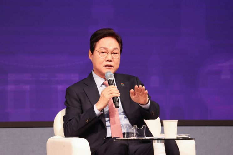 박완수 경남도지사가 대한민국시도지사협의회 주관 '지방자치 30주년, 영남권 정책토론회'에서 발언하고 있다. 경남도 제공