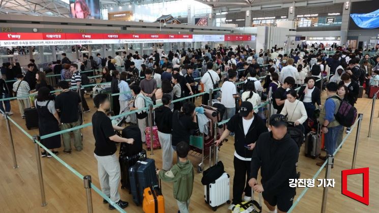 "항공권 이미 구입했어요"…연차 3일이면 9일 쉬는 황금연휴 언제