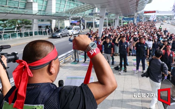 [포토] 인천-김포 등 15개 공항 노동자 총파업 돌입