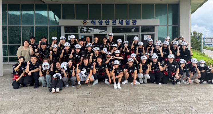 여수 해양경찰교육원에서 열린 ‘해양경찰 해상 구급 현장 특성화 과정’에 참여한 동의과학대학교 응급구조과 학생들.