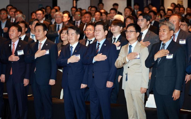 "투표하라는 건지 약 올리는 건지"…재외국민 투표제 지적한 李대통령