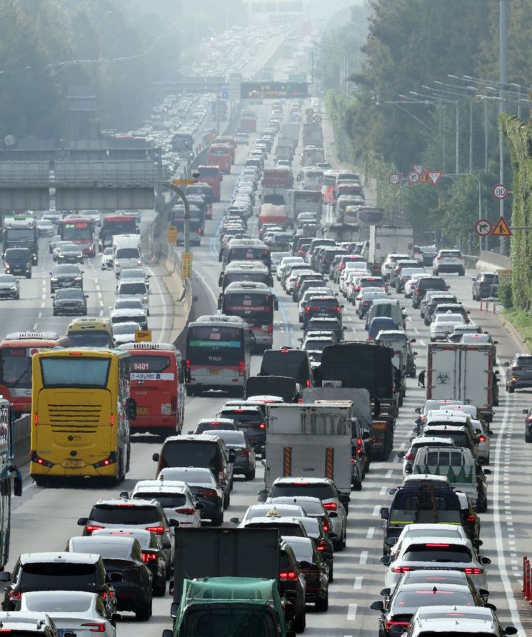 휴일 서울서 대규모 집회·행진…경찰 "대중교통 이용 당부"
