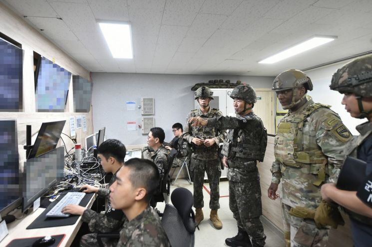합참의장-연합사령관, GP·GOP 현장점검하며 한미동맹 강조. 연합뉴스