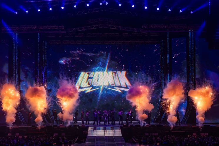 ZeroBaseOne is singing at the World Tour Seoul concert held at KSPO Dome on the 3rd. WakeOne