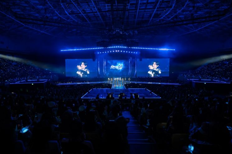 ZeroBaseOne is singing at the World Tour Seoul concert held at KSPO Dome on the 3rd. WakeOne