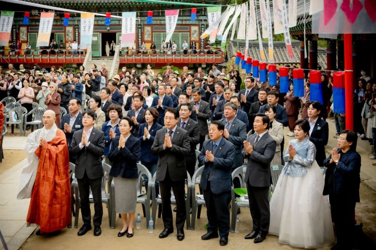 남양주시의회가 9일 남양주시 진접읍 봉선사 큰법당에서 열린 1056주년 개산대제 및 운허체 배포식에 참석했다. 남양주시의회 제공