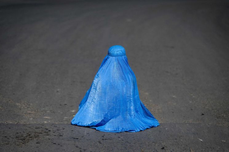 아프가니스탄에서 부르카 복장을 한 여성의 모습으로 기사 이해를 돕기 위한 사진. AFP연합뉴스