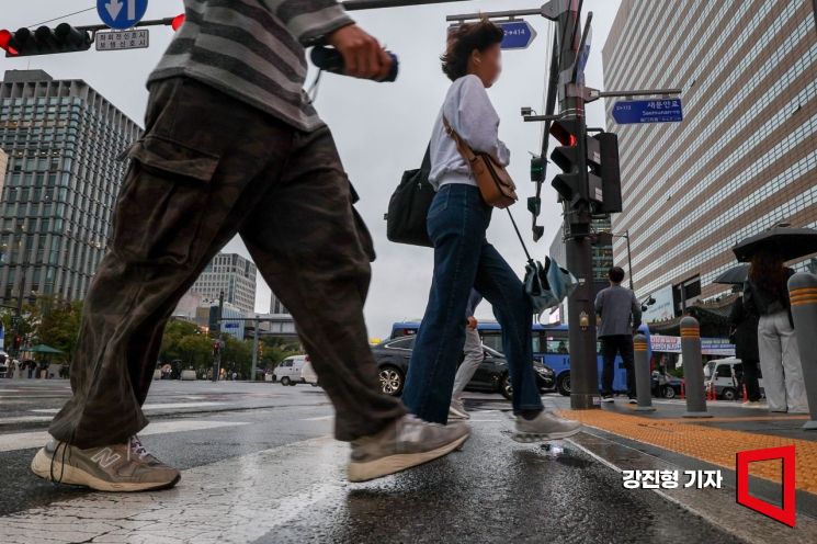 AI 등장에 불안한 직장인들…5명 중 4명 "노동 불평등·부 양극화 초래"