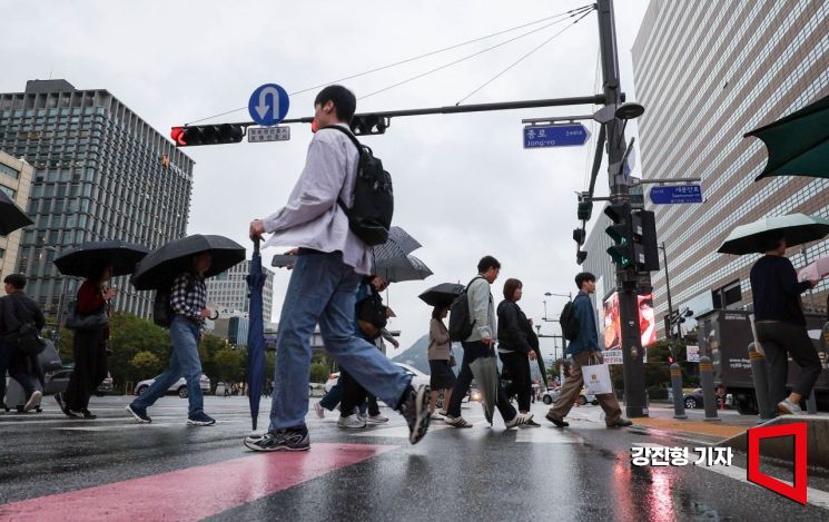 직장인 66% "퇴근 후, 쉬는 날에도 업무 연락 받아"