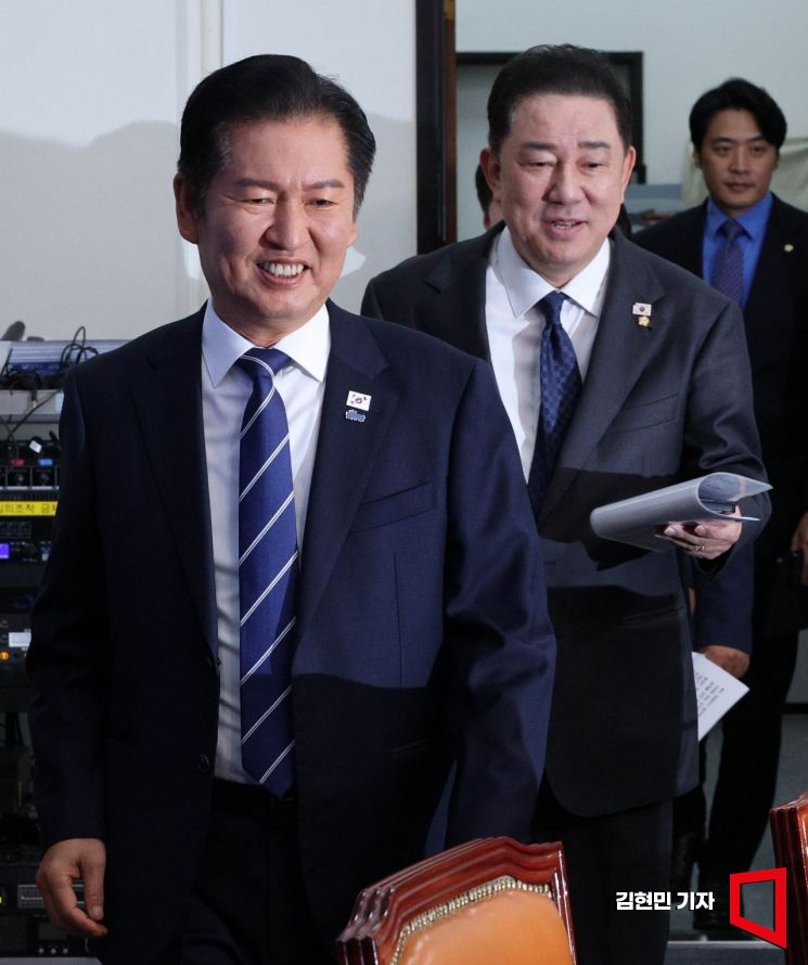 [포토] 최고위원회의 참석하는 정청래-김병기