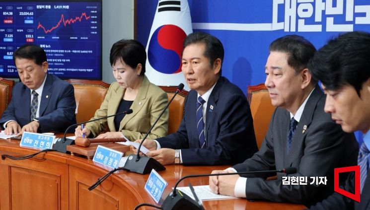 [포토] 정청래, 국힘에 '無정쟁 APEC' 제안…"경제를 걱정한다면"