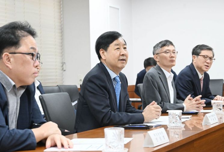 구윤철 경제부총리 겸 기획재정부 장관이 10일 서울 종로구 정부서울청사에서 열린 외청장회의를 주재하고 있다.(출처:기획재정부)